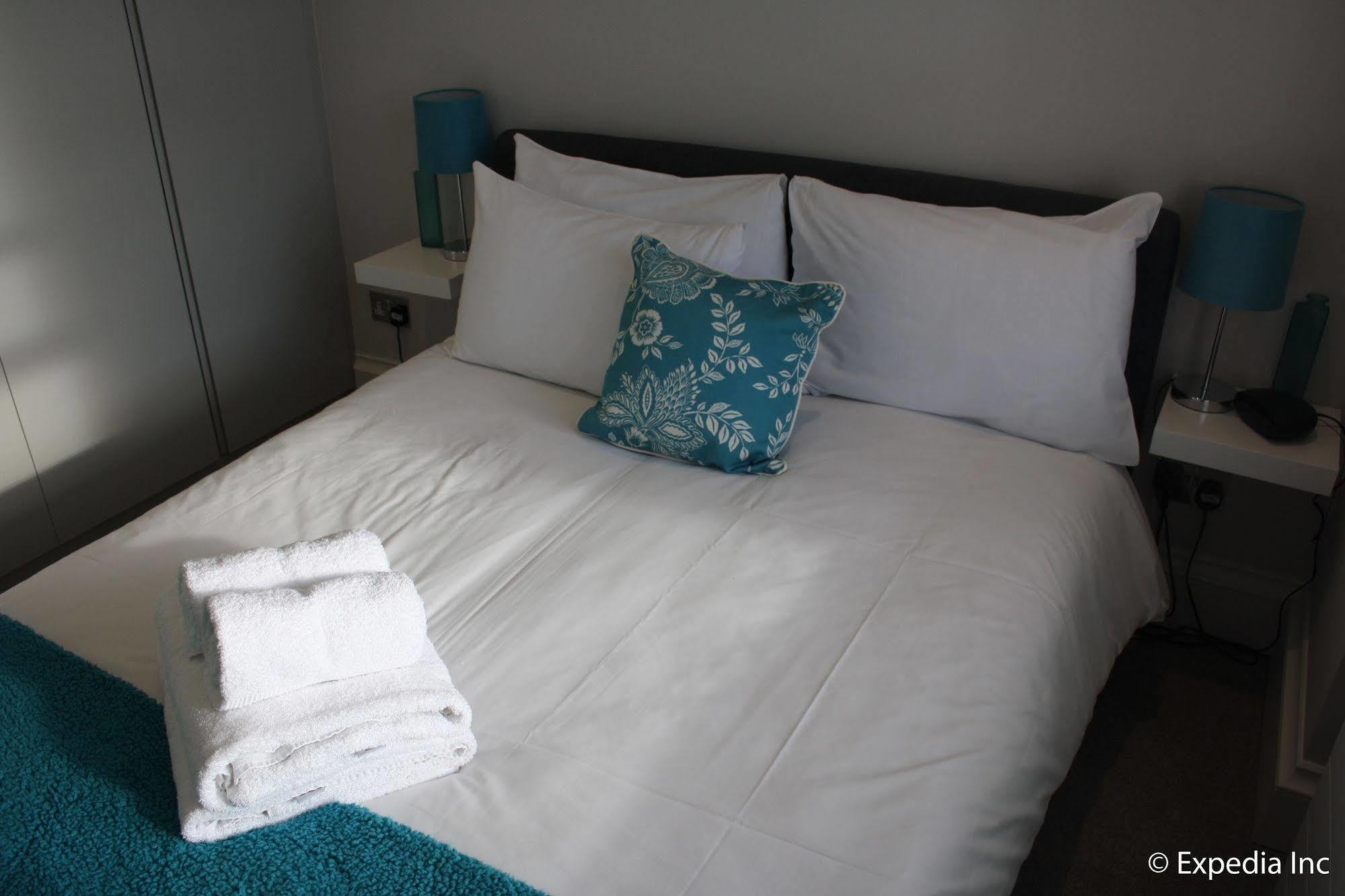 Barons Court Queens Club By Viridian Apartments Londra Esterno foto